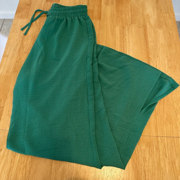 Green Two-Piece Set - Picture 3 of 5